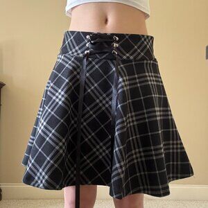 Grunge, knee-length, plaid, lace-up, high waisted skirt